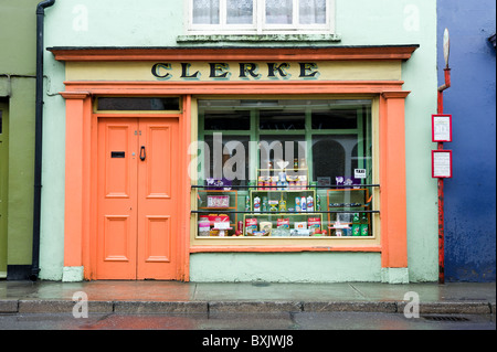 Kleiner Lebensmittelladen in Skibbereen, County Cork, Irland Stockfoto