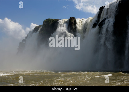 Teil [Iguassu Falls] [Iguazu Wasserfälle] zeigt Katarakte und [Rio Iguazu minderwertig] von argentinischen Seite Stockfoto