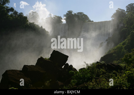 Teil [Iguassu Falls] [Iguazu Wasserfälle] zeigt Katarakte und [Rio Iguazu minderwertig] von argentinischen Seite Stockfoto