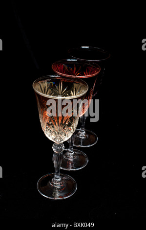 Rot, weiß und Rose Gläser Wein Stockfoto