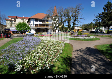 Hauptplatz mit Blumengärten, Nova Petropolis, Rio Grande do Sul, Brasilien Stockfoto