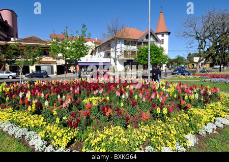 Hauptplatz mit Blumengärten, Nova Petropolis, Rio Grande do Sul, Brasilien Stockfoto