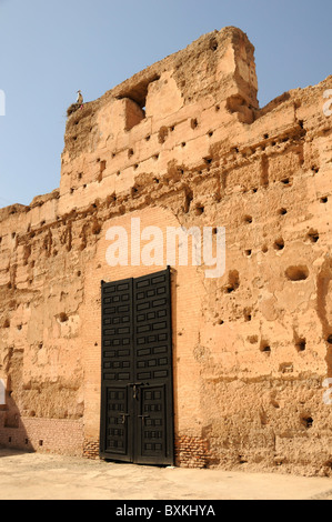 Mauer und Tor bei den Ruinen von Badii Palace Marrakech, gebaut im Jahre 1578 von Saadien Ahmed el Mansour Ad-Dahbi Stockfoto