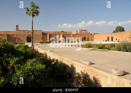 Innenhof mit versunkenen Garten und Pool in den Ruinen des Palastes Badii Stockfoto