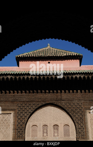 Detail, zentralen Innenhof an Ben Youssef Medersa Stockfoto