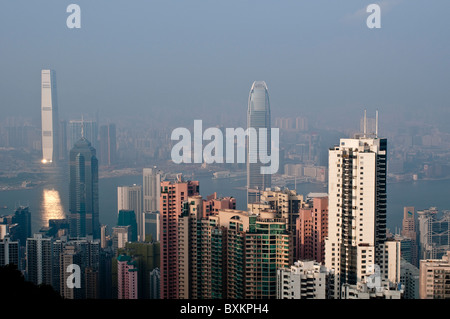 Hong Kong Skyline vom Gipfel, darunter der Kowloon-Turm fertig in 2010, Hong Kong Island, China, Hong Kong Insel, China Stockfoto