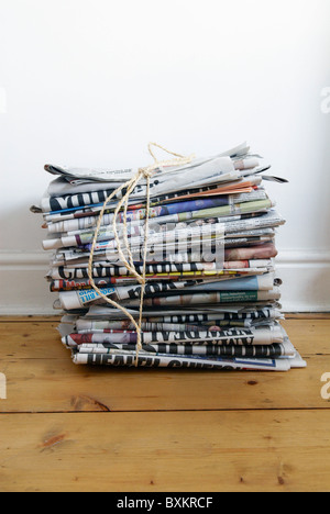 Zeitungen bereit für das recycling Stockfoto