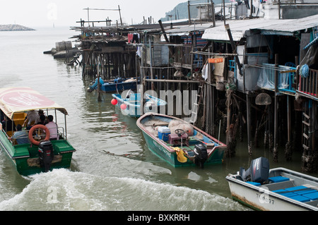 Häuser auf Stelzen, Tai O-Dorf, Lantau Island, Hongkong, China Stockfoto