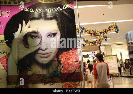 Eingangstür im Siam Paragon, Bangkok, Thailand Stockfoto