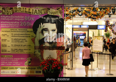 Eingangstür im Siam Paragon, Bangkok, Thailand Stockfoto