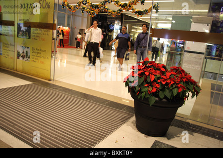 Eingangstür im Siam Paragon, Bangkok, Thailand Stockfoto