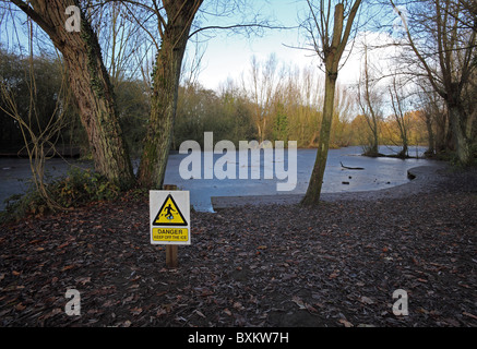 Gefahrenzeichen halten des Eises Milton Stockfoto