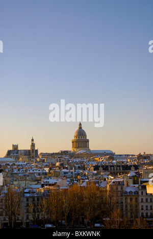 The Pantheon in Paris with morning lights under snow. Stockfoto