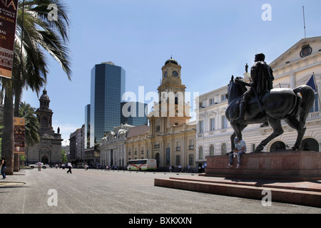 Statue von Don Pedro de Valdivia, Plaza de Armas, Santiago, Chile, Südamerika. Stockfoto