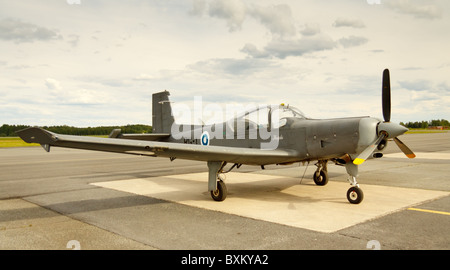 Valmet L-90 Redigo Trainer und Verbindungsmann Flugzeuge von der finnischen Luftwaffe auf dem Display an der Kauhava Mitternachtssonne Airshow im Jahr 2010. Stockfoto