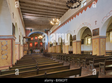 Innere der Kirche an Mission San Juan Bautista, Kalifornien, USA Stockfoto