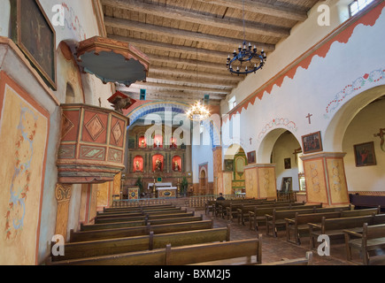 Innere der Kirche an Mission San Juan Bautista, Kalifornien, USA Stockfoto