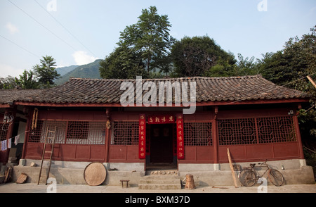 Ein alter Bauer Haus in Yinping Dorf im Bereich der Tangjiahe malerischen Ort in Qinchuan in Sichuan in China. Stockfoto