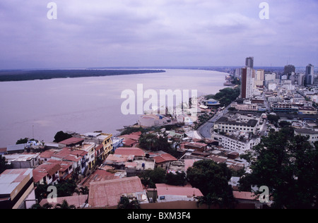 Teil von Guayaquil und den Fluss Guayas von Santa Anna Hügel.  Guayaquil. Ecuador. Süd-Amerika. Stockfoto