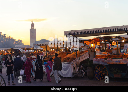 Leben auf Platz Djemaa El Fna Stockfoto