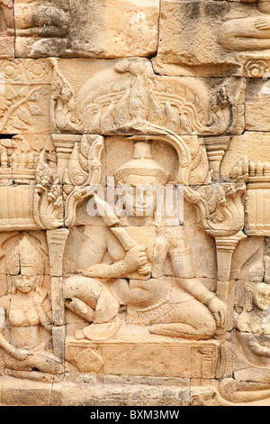 Schnitzereien auf der Terrasse der Elefanten in Angkor Thom Wat an der Tempelanlage von Angkor Stockfoto