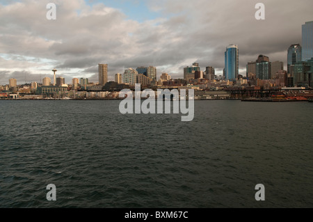 Seattle Skyline von der Fähre aus gesehen Stockfoto