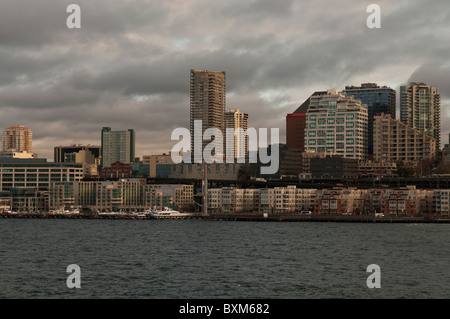 Seattle Skyline von der Fähre aus gesehen Stockfoto