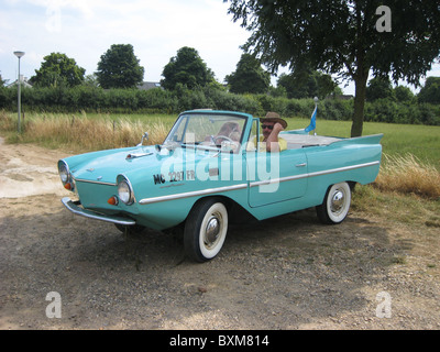 1960er Jahre Amphicar auf dem trockenen Stockfoto