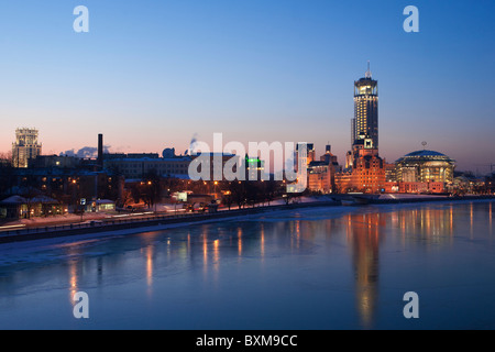 Panoramablick auf das Swissotel Red Hills, die Moskauer internationalen Haus der Musik und Paveletsky Tower in Moskau, Russland Stockfoto