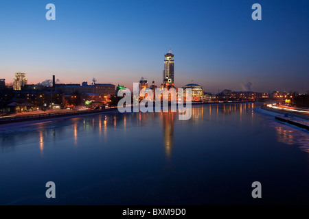 Panoramablick auf das Swissotel Red Hills, die Moskauer internationalen Haus der Musik und Paveletsky Tower in Moskau, Russland Stockfoto