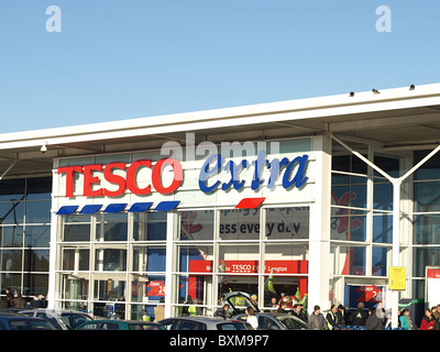 Anzeichen bei Tesco Extra, Longton, Stoke on Trent beim Weihnachts-shopping Dezember 2010 Stockfoto