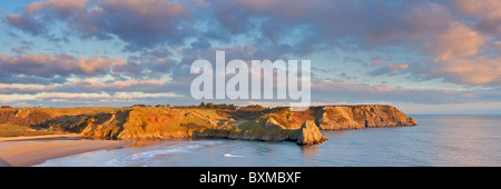 Am Abend Sonnenschein an Three Cliffs Bay, West Glamorgan, Wales Stockfoto