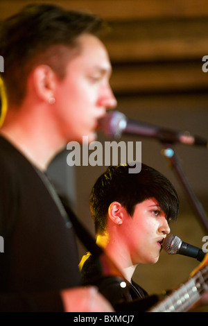 Britische Rock-Band The XX die live im Konzert Stockfoto