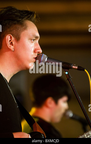 Britische Rock-Band The XX die live im Konzert Stockfoto