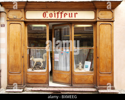 Coiffeur Friseur seltsame Shops in Embrun, Hautes Alpes, Frankreich Stockfoto