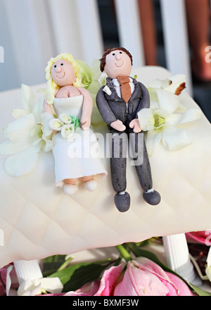 lustiges Brautpaar Hochzeitstorte topper Stockfoto