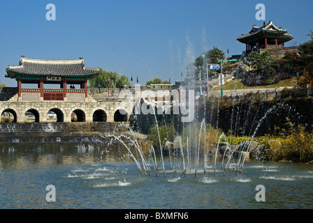 Nördliche Schleusentor Hwaeseong Festung, Suwon, Südkorea Stockfoto