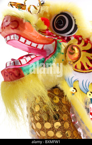 Chinesisches Neujahr Dekoration--Closeup tanzender Drachen auf weiß. Stockfoto