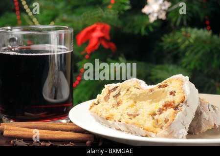 Stollen und Glühwein Stockfoto