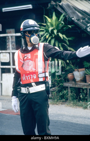 Officer, Atemschutzmaske tragen, Stockfoto