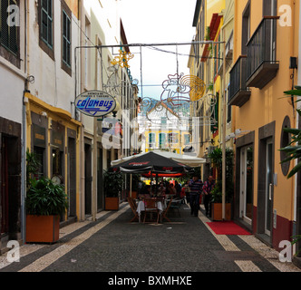 Fußgängerzone in der historischen Altstadt von Funchal, Madeira Stockfoto