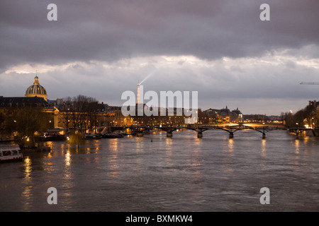 Blick auf die Pont des Arts, Paris Stockfoto