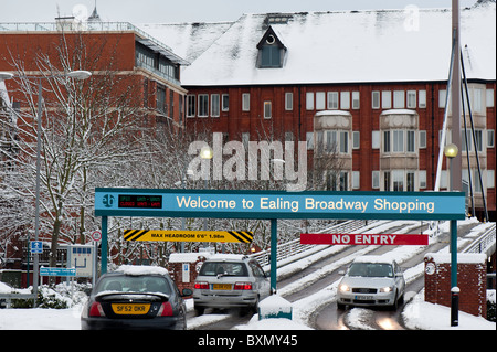 Ealing Broadway Shopping Centre, London, Vereinigtes Königreich Stockfoto