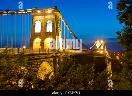 Die Menai Bridge bei Nacht, Anglesey, North Wales, UK Stockfoto