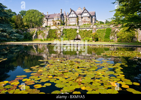 Terraced Gardens & Bodnant Hall, Bodnant Gardens, Conwy County Borough, North Wales, Großbritannien Stockfoto