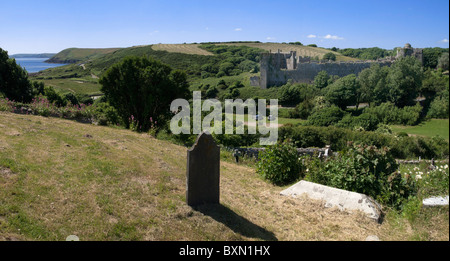 mittelalterliche Burgruine am Manorbier auf der Pembrokeshire Coast Dyfed wales Stockfoto