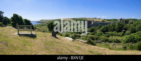 mittelalterliche Burgruine am Manorbier auf der Pembrokeshire Coast Dyfed wales Stockfoto