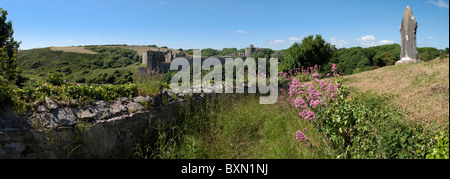 mittelalterliche Burgruine am Manorbier auf der Pembrokeshire Coast Dyfed wales Stockfoto