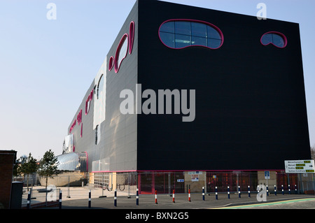 Das ungewöhnliche und einzigartige Äußere des 'Öffentlichen' Arts Building im Zentrum von West Bromwich, Großbritannien Stockfoto