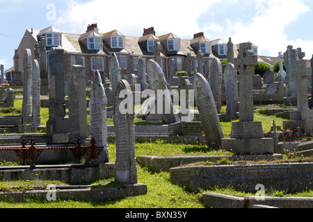 Grabsteine und Denkmäler am Barnoon Friedhof, St. Ives, Cornwall, UK, United Kindom... Stockfoto